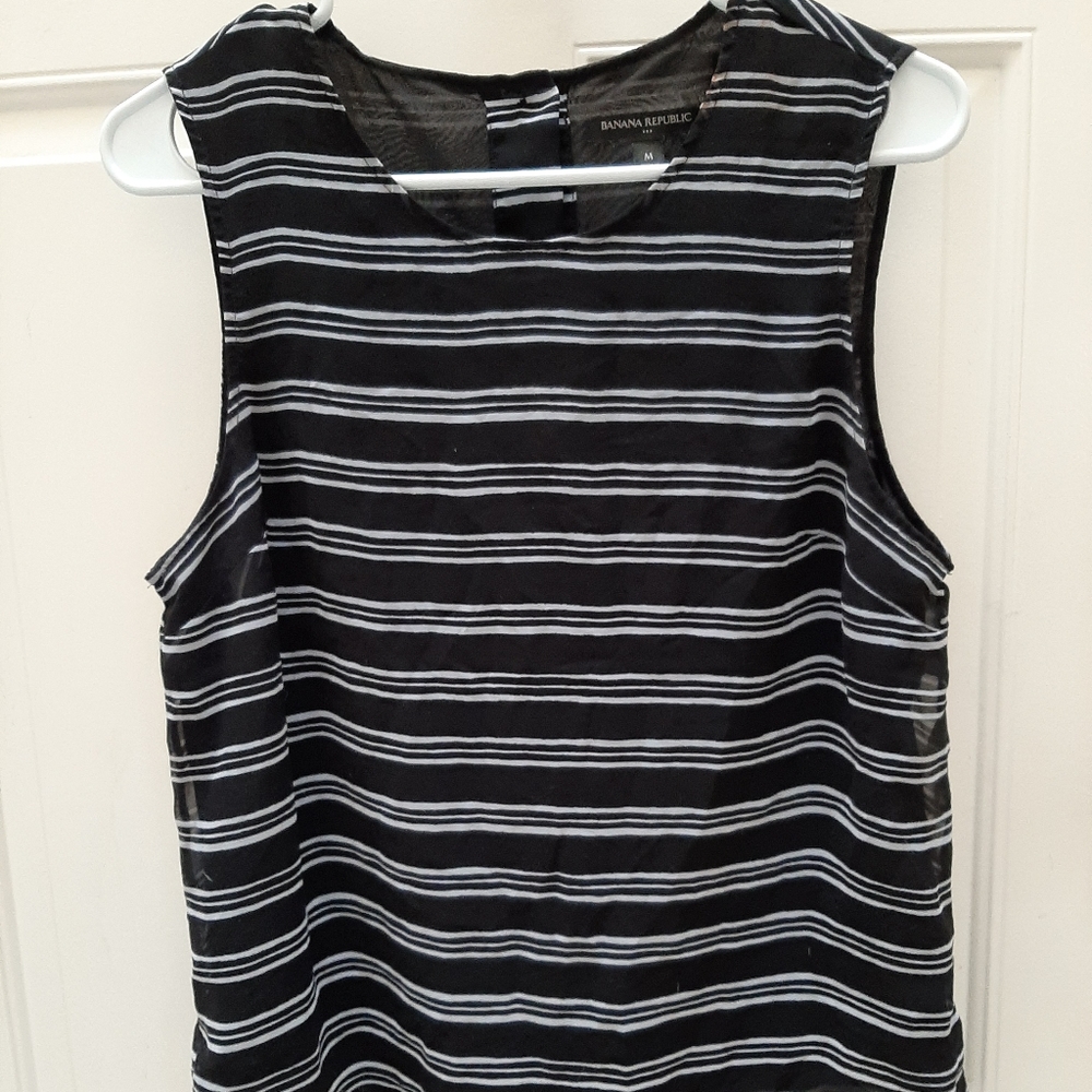 Banana Republic lined sleeveless blouse medium